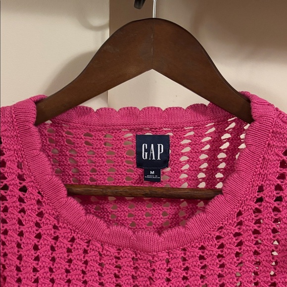 GAP Fuchsia Crochet Ruffle Sleeve Blouse - Picture 3 of 7